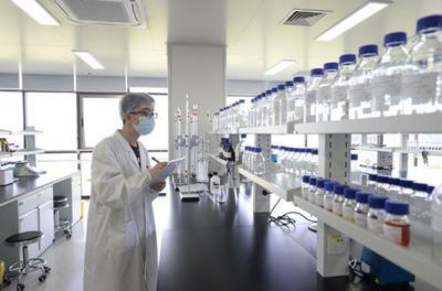 進(jìn)擊全球市場(chǎng) 中國(guó)生物醫(yī)藥企業(yè)面臨創(chuàng)新考驗(yàn)與研發(fā)挑戰(zhàn)