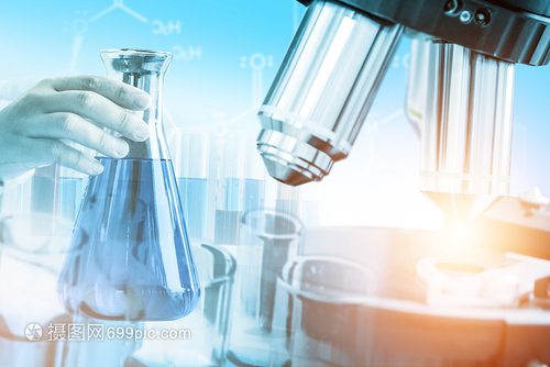 顯微鏡與玻璃器皿 生物醫(yī)學(xué)研發(fā)的雙重基石